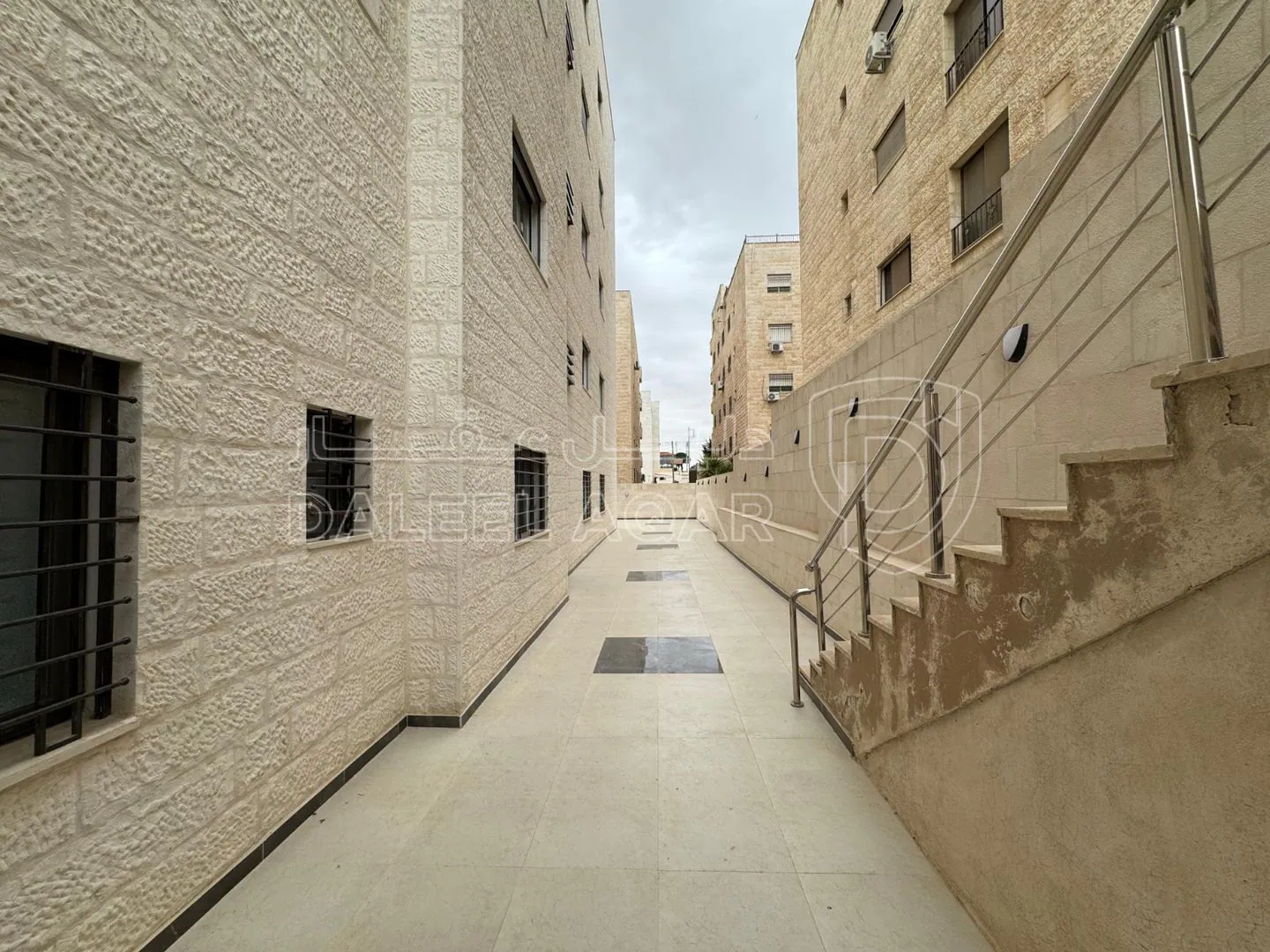 شقة في عمان - ياجوز - قرب ملعب التطبيقية - 90,000 دأ - صورة 1